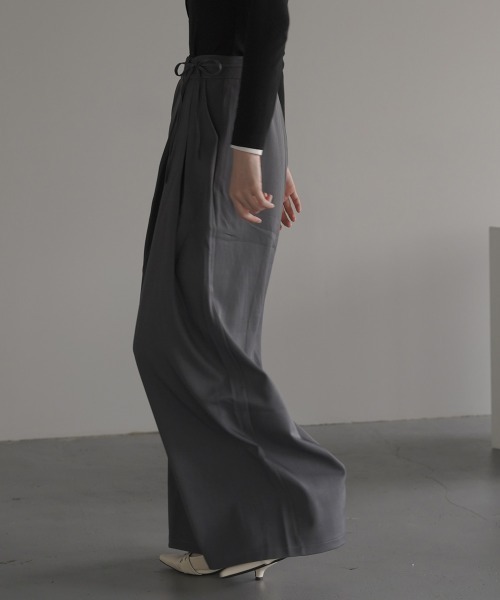 Clum（クルム）の「2-pleat wide slacks pants skirsla pants / 2タックワイドスラックスパンツ スカスラパンツ（スラックス・レディース・ブラック/グレー/ブラウン・SMALL/MEDIUM/LARGE）」の18枚目の写真