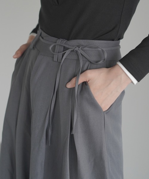 Clum（クルム）の「2-pleat wide slacks pants skirsla pants / 2タックワイドスラックスパンツ スカスラパンツ（スラックス・レディース・ブラック/グレー/ブラウン・SMALL/MEDIUM/LARGE）」の22枚目の写真