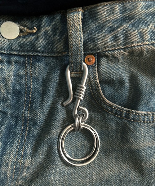 SBG(エスビー)の「インフルエンサー ken × SBG ツイストダブルフープキーリング(キーケース/キーアクセサリー・メンズ・シルバー・FREE)」の1枚目の写真