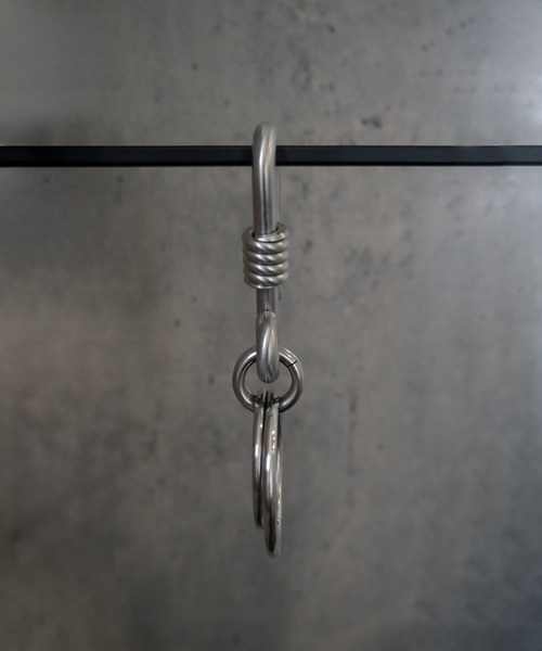 SBG(エスビー)の「インフルエンサー ken × SBG ツイストダブルフープキーリング(キーケース/キーアクセサリー・メンズ・シルバー・FREE)」の6枚目の写真