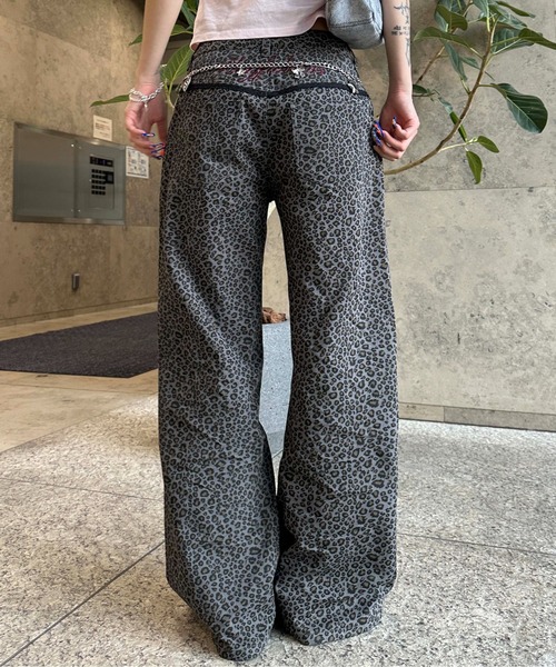 sedacle girl（セダクルガール）の「アソート総柄ヒップ刺繍パンツ（その他パンツ・レディース・チャコールグレー/カーキ/ダークグレー・SMALL/MEDIUM）」の4枚目の写真