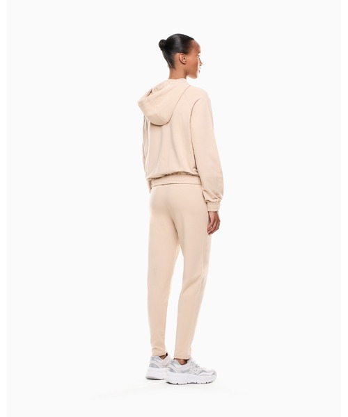 EMPORIO ARMANI EA7(エンポリオアルマーニイーエーセブン)の「【エンポリオ アルマーニ EA7】トラックスーツ オーガニックコットン混紡 オーバーサイズロゴ(セットアップ・レディース・ベージュ/ブラック・LARGE/MEDIUM/SMALL/X-SMALL)」の3枚目の写真