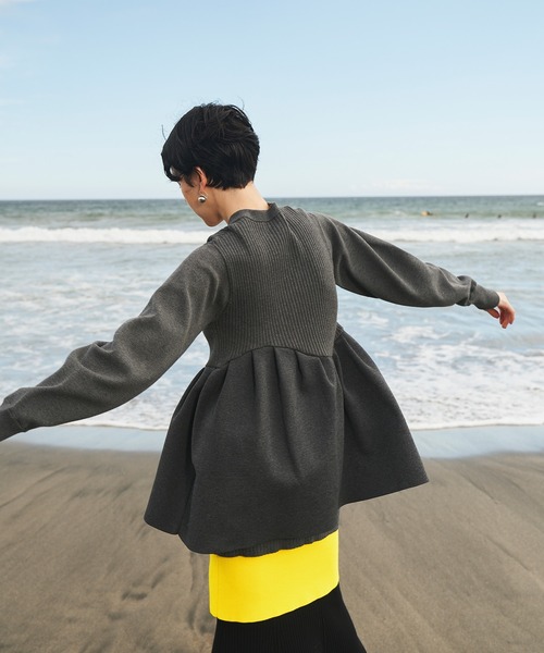 OMMO(オーエムエムオー)の「TUCK FLARE KNIT CD(カーディガン/ボレロ・レディース・グレー/ブラック/カーキ/レッド・F)」の22枚目の写真