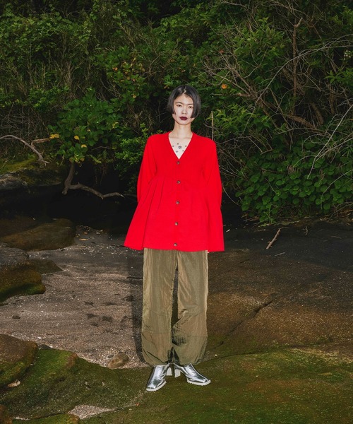 OMMO(オーエムエムオー)の「TUCK FLARE KNIT CD(カーディガン/ボレロ・レディース・グレー/ブラック/カーキ/レッド・F)」の18枚目の写真