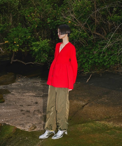 OMMO(オーエムエムオー)の「TUCK FLARE KNIT CD(カーディガン/ボレロ・レディース・グレー/ブラック/カーキ/レッド・F)」の19枚目の写真