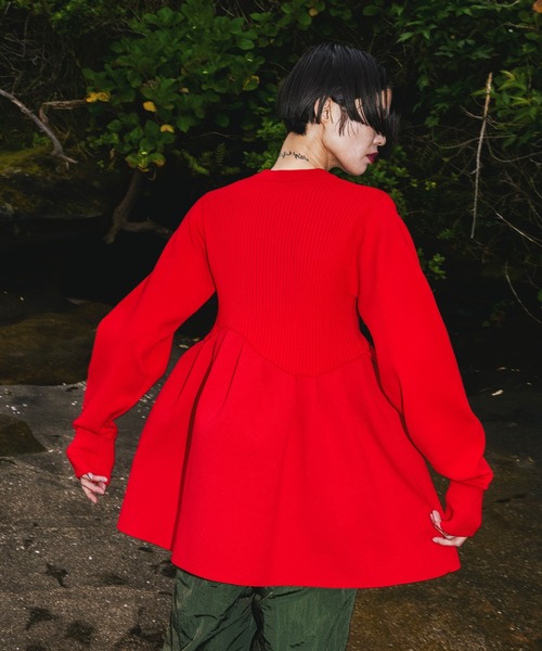 OMMO(オーエムエムオー)の「TUCK FLARE KNIT CD(カーディガン/ボレロ・レディース・グレー/ブラック/カーキ/レッド・F)」の12枚目の写真