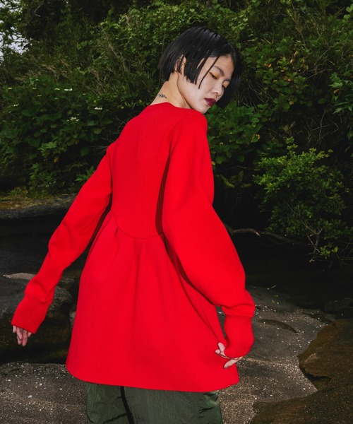 OMMO(オーエムエムオー)の「TUCK FLARE KNIT CD(カーディガン/ボレロ・レディース・グレー/ブラック/カーキ/レッド・F)」の13枚目の写真