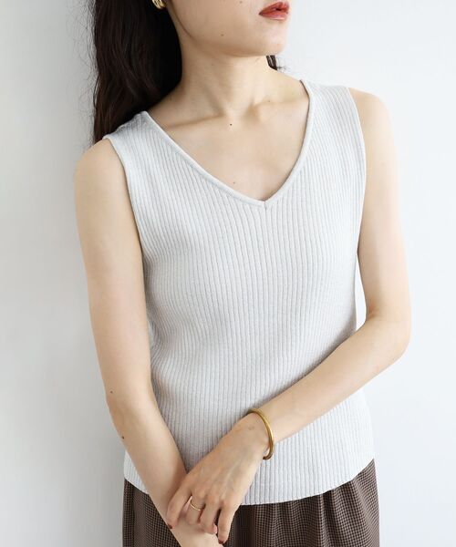 le.coeur blanc(ルクールブラン)の「2WAYニットタンク(ニット/セーター・レディース・ゴールド/ダークブラウン/オフホワイト/シルバー/ブラック・38)」の10枚目の写真