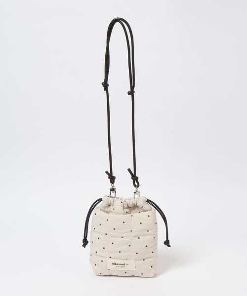niko and...（ニコアンド）の「オリジナルキルト巾着ショルダーバッグ（ショルダーバッグ・レディース・ブラウン/レッド/アイボリー/ブラック/イエロー/その他1/ホワイト系その他/グリーン/ライトブルー/ブラック系その他・0）」の2枚目の写真