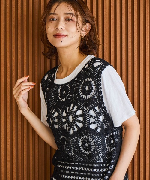 studio CLIP（スタディオクリップ）の「コットンクロシェレースノースリーブプルオーバー（ニット/セーター・レディース・ブラック/ナチュラル・FREE）」の4枚目の写真