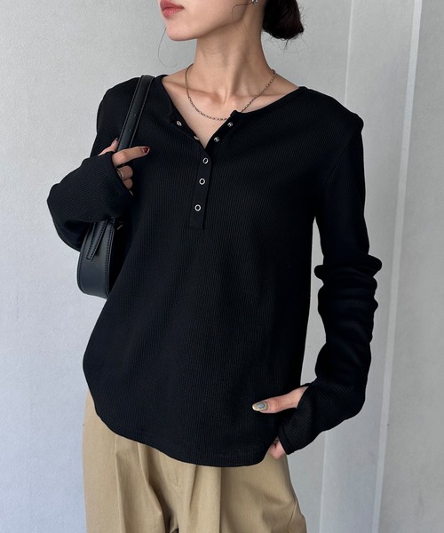 NOGLE（ノグル）の「【NOGLE/ノグル】ワッフルヘンリーネックトップス（Tシャツ/カットソー・レディース・アイボリー/ブラック/グレー/ブルー/ブラウン/ネイビー・FREE）」の3枚目の写真