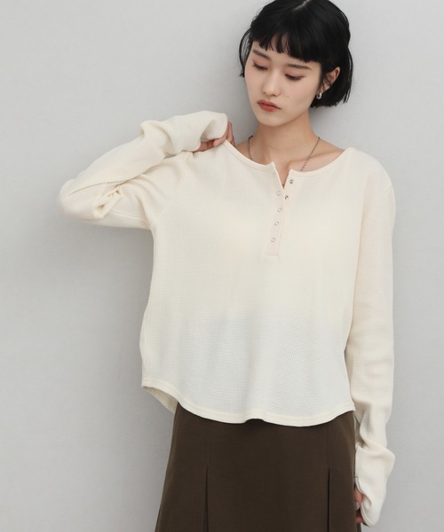 NOGLE（ノグル）の「【NOGLE/ノグル】ワッフルヘンリーネックトップス（Tシャツ/カットソー・レディース・アイボリー/ブラック/グレー/ブルー/ブラウン/ネイビー・FREE）」の22枚目の写真