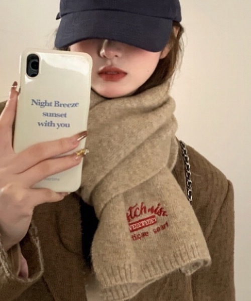 SHEPP（シープ）の「レタリング刺繍ニットマフラー（マフラー・レディース・アイボリー/レッド/グレー/ブラック/ベージュ・F）」の5枚目の写真