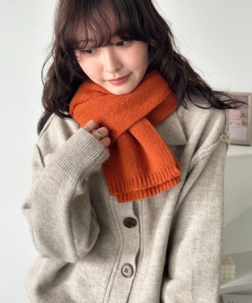 MYMOOD.(マイムード)の「13色展開 シンプルコンパクトマフラー(マフラー・レディース・ベージュ/ブルー/ブラック/アイボリー/ライトブルー/ライトグレー/ピンク/レッド/ワインレッド/キャメル/ブラウン/ダークブラウン/オレンジ/グレー/ライトベージュ・FREE)」の11枚目の写真