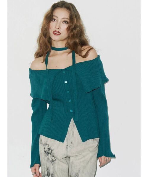 EVRIS(エヴリス)の「チョーカーオフショルニットトップス(ニット/セーター・レディース・ブラック/グリーン/レッド・FREE)」の4枚目の写真