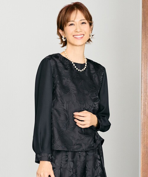 自由区(ジユウク)の「フラワーオパールプリントブロッキング ブラウス(シャツ/ブラウス・レディース・ベージュ系/ネイビー系・44)」の2枚目の写真