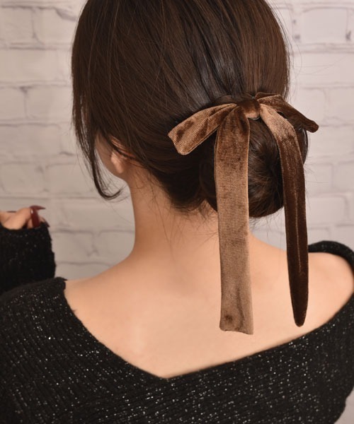 Mayree（メイリー）の「【float】ベロア ロングリボン ヘアゴム（ヘアゴム・レディース・ブラウン/ボルドー/インディゴブルー/アイボリー/ブラック・FREE）」の3枚目の写真