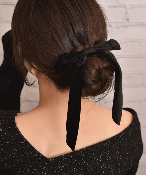 Mayree（メイリー）の「【float】ベロア ロングリボン ヘアゴム（ヘアゴム・レディース・ブラウン/ボルドー/インディゴブルー/アイボリー/ブラック・FREE）」の2枚目の写真