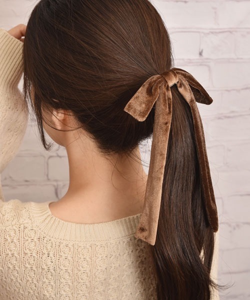 Mayree（メイリー）の「【float】ベロア ロングリボン ヘアゴム（ヘアゴム・レディース・ブラウン/ボルドー/インディゴブルー/アイボリー/ブラック・FREE）」の22枚目の写真