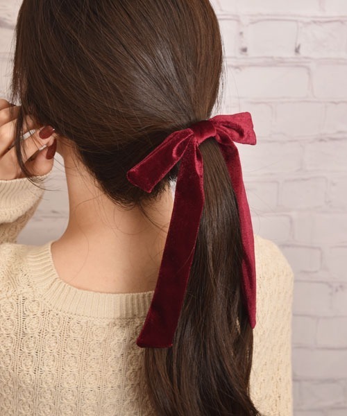Mayree（メイリー）の「【float】ベロア ロングリボン ヘアゴム（ヘアゴム・レディース・ブラウン/ボルドー/インディゴブルー/アイボリー/ブラック・FREE）」の11枚目の写真
