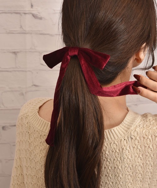 Mayree（メイリー）の「【float】ベロア ロングリボン ヘアゴム（ヘアゴム・レディース・ブラウン/ボルドー/インディゴブルー/アイボリー/ブラック・FREE）」の12枚目の写真