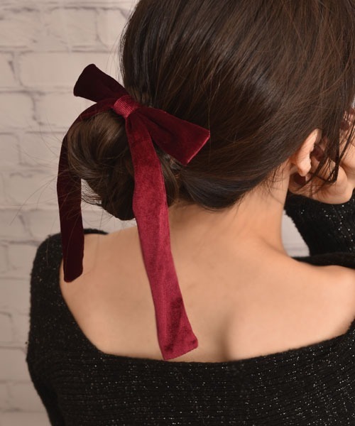 Mayree（メイリー）の「【float】ベロア ロングリボン ヘアゴム（ヘアゴム・レディース・ブラウン/ボルドー/インディゴブルー/アイボリー/ブラック・FREE）」の8枚目の写真