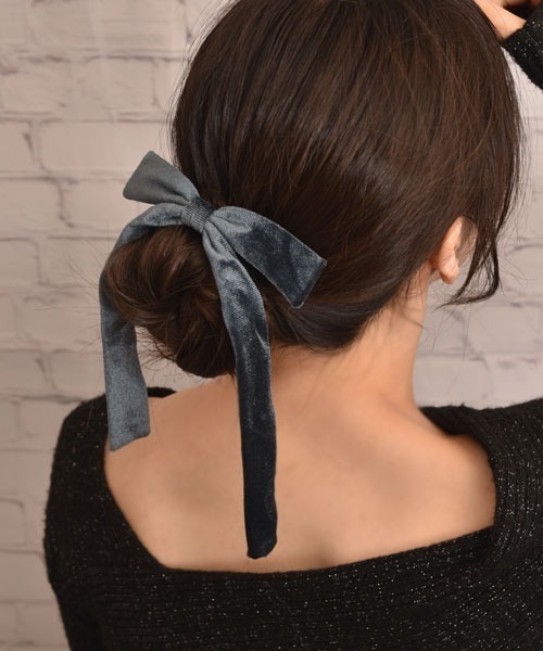 Mayree（メイリー）の「【float】ベロア ロングリボン ヘアゴム（ヘアゴム・レディース・ブラウン/ボルドー/インディゴブルー/アイボリー/ブラック・FREE）」の19枚目の写真