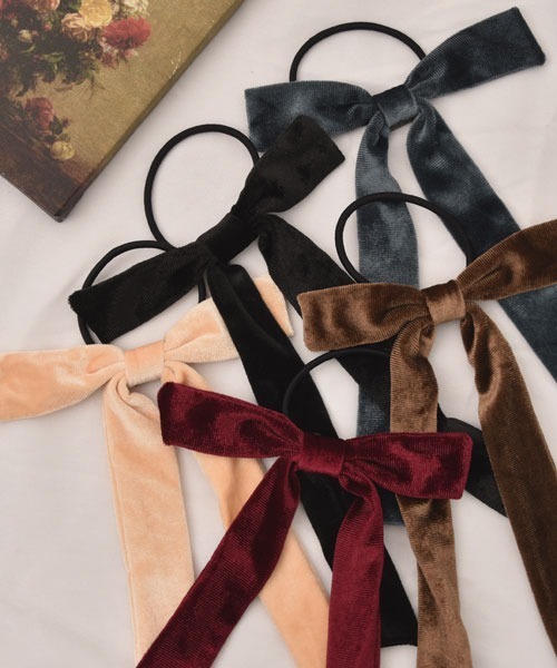 Mayree（メイリー）の「【float】ベロア ロングリボン ヘアゴム（ヘアゴム・レディース・ブラウン/ボルドー/インディゴブルー/アイボリー/ブラック・FREE）」の6枚目の写真