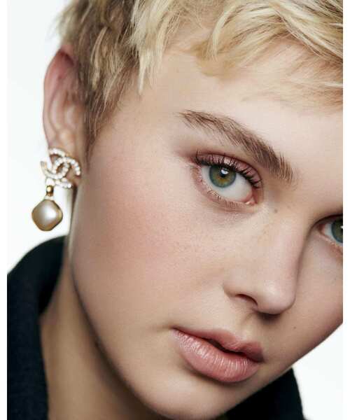 CHANEL（シャネル）の「レ シーニュ ドゥ シャネル チークカラー＆ハイライター デュオ（チーク・レディース・998 ペッシュ ルミエール/997 ローズ ルミエール・FREE）」の7枚目の写真