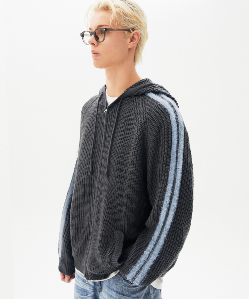 TRILLION(トリリオン)の「ウォッシャブルヘアリーブラシトラックフードジップアップニット(チャコール)(ニット/セーター・レディース・その他・MEDIUM/LARGE/X-LARGE)」の5枚目の写真