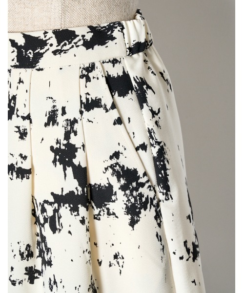 RUMCHE(ラムシェ)の「Abstract Paint Skirt / アブストラクトペイントスカート(スカート・レディース・チャコールグレー/オフホワイト・FREE)」の8枚目の写真
