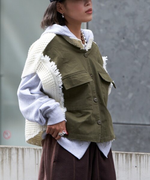 etsinta（エシンタ）の「【etsinta/エシンタ】リメイクミリタリーベスト（ニット/セーター・レディース・カーキ・ONE SIZE）」の5枚目の写真