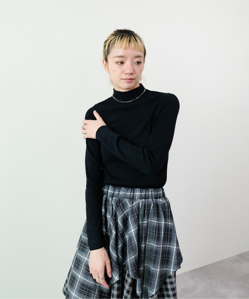 DOLLUPOOPS(ドールアップウップス)の「ソフトタッチハイネックニット(ニット/セーター・レディース・ブラック/チャコールグレー/オフホワイト・FREE)」の8枚目の写真