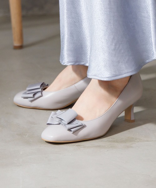 卑弥呼（ヒミコ）の「【卑弥呼】【撥水】リボンモチーフパンプス（パンプス・レディース・ブラック/ライトグレー/ネイビー・21.5cm/22.0cm/22.5cm/23.0cm/23.5cm/24.0cm/24.5cm/25.0cm/25.5cm/26.0cm/26.5cm）」の2枚目の写真