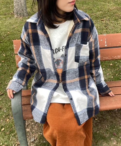 CRB(シーアールビー)の「裏ボアチェックシャツ(シャツ/ブラウス・レディース・レッド/キャメル/ネイビー/ブラック/ブルー・F)」の4枚目の写真