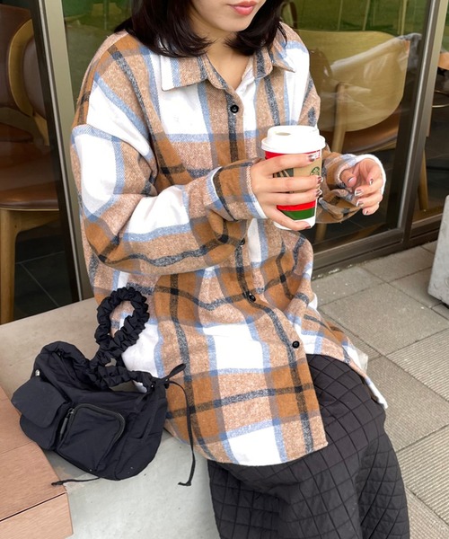 CRB(シーアールビー)の「裏ボアチェックシャツ(シャツ/ブラウス・レディース・レッド/キャメル/ネイビー/ブラック/ブルー・F)」の10枚目の写真