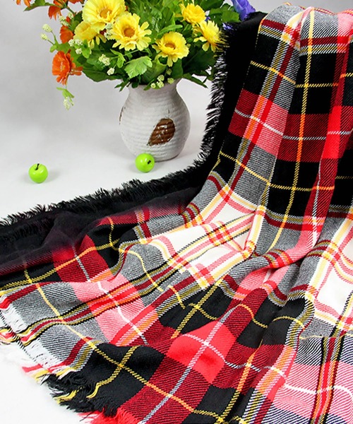 OSYAREVO（オシャレボ）の「マフラー チェック柄 大判（マフラー・レディース・ブラック×レッド/レッド・FREE）」の12枚目の写真