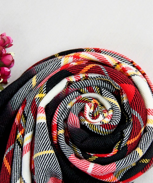 OSYAREVO（オシャレボ）の「マフラー チェック柄 大判（マフラー・レディース・ブラック×レッド/レッド・FREE）」の6枚目の写真