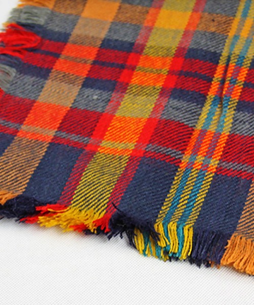 OSYAREVO（オシャレボ）の「マフラー チェック柄 大判（マフラー・レディース・ブラック×レッド/レッド・FREE）」の4枚目の写真