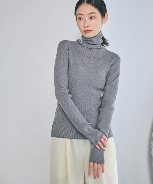 LAKOLE（ラコレ）の「12ゲージリブタートルニットプルオーバー / 634869（ニット/セーター・レディース・ブラウン/アイボリー/ブラック/チャコールグレー/レッド・FREE）」の3枚目の写真