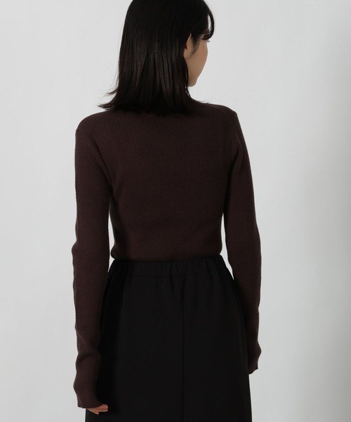 LAKOLE（ラコレ）の「12ゲージリブタートルニットプルオーバー / 634869（ニット/セーター・レディース・ブラウン/アイボリー/ブラック/チャコールグレー/レッド・FREE）」の7枚目の写真