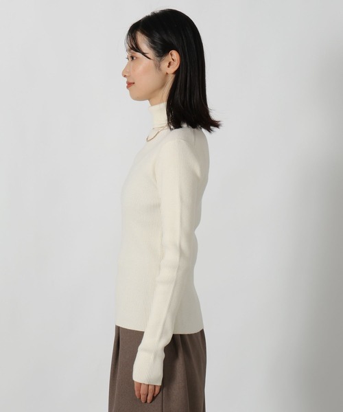 LAKOLE（ラコレ）の「12ゲージリブタートルニットプルオーバー / 634869（ニット/セーター・レディース・ブラウン/アイボリー/ブラック/チャコールグレー/レッド・FREE）」の18枚目の写真