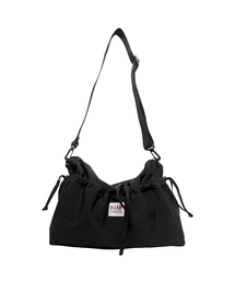 D.LAB（ディラップ）の「カドリー ストリングポケット クロスバッグ - ブラック（メッセンジャーバッグ）」