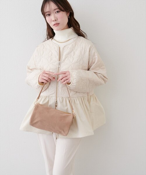 natural couture（ナチュラルクチュール）の「フラワーキルティングペプラムジャケット（ノーカラージャケット・レディース・アイボリー/ブラック・FREE）」の5枚目の写真