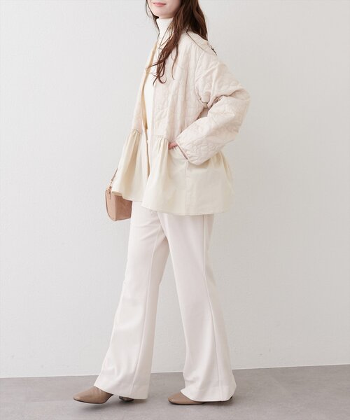 natural couture（ナチュラルクチュール）の「フラワーキルティングペプラムジャケット（ノーカラージャケット・レディース・アイボリー/ブラック・FREE）」の6枚目の写真