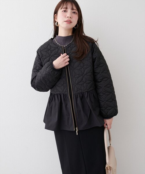 natural couture（ナチュラルクチュール）の「フラワーキルティングペプラムジャケット（ノーカラージャケット・レディース・アイボリー/ブラック・FREE）」の8枚目の写真