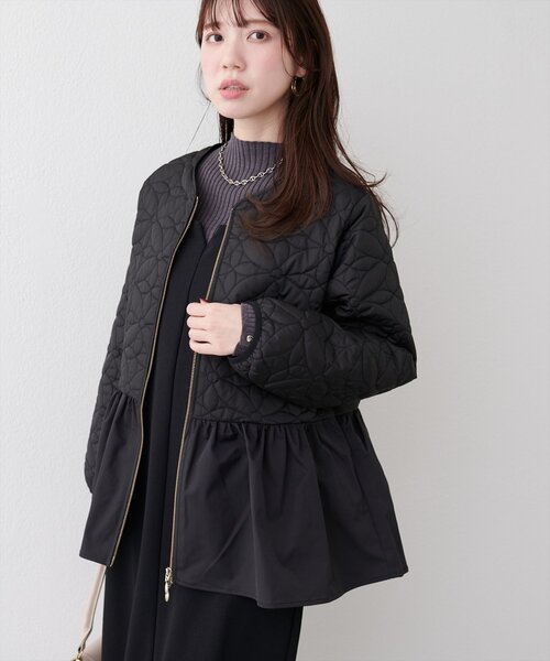 natural couture（ナチュラルクチュール）の「フラワーキルティングペプラムジャケット（ノーカラージャケット・レディース・アイボリー/ブラック・FREE）」の10枚目の写真