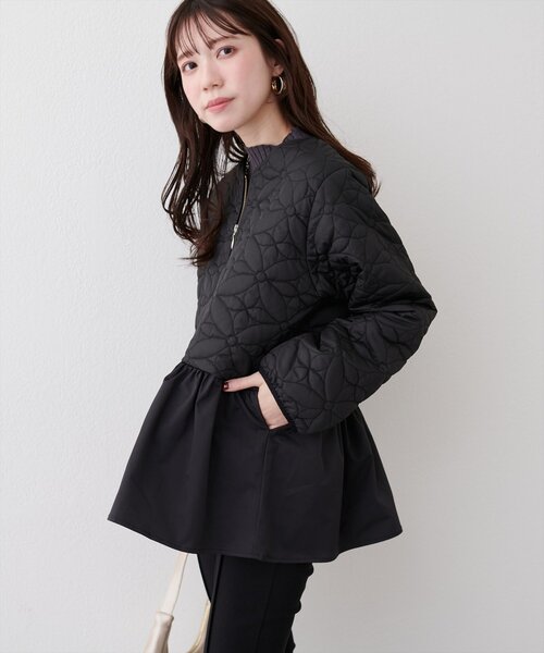 natural couture（ナチュラルクチュール）の「フラワーキルティングペプラムジャケット（ノーカラージャケット・レディース・アイボリー/ブラック・FREE）」の11枚目の写真