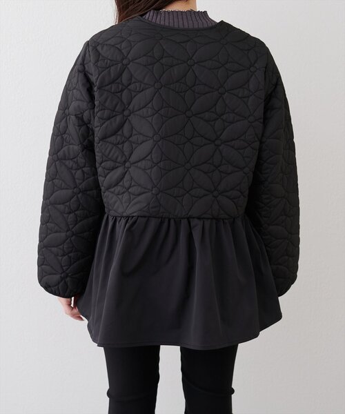 natural couture（ナチュラルクチュール）の「フラワーキルティングペプラムジャケット（ノーカラージャケット・レディース・アイボリー/ブラック・FREE）」の16枚目の写真