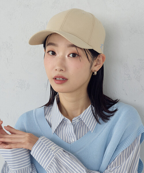 COMME CA ISM（コムサイズム）の「ロゴ刺繍キャップ（キャップ・レディース・ベージュ/ネイビー/チャコール・FREE）」の2枚目の写真